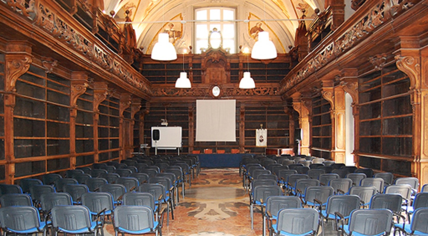 7904_biblioteca-monumentale-liceo-statale-eleonora-pimentel-fonseca biblioteca